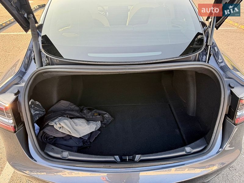 Седан Tesla Model 3 2022 в Києві