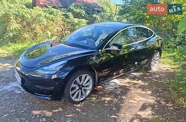 Tesla Model 3  2019