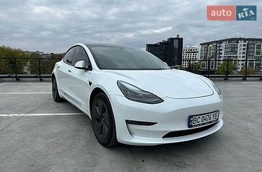 Tesla Model 3  2022
