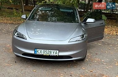 Tesla Model 3  2025