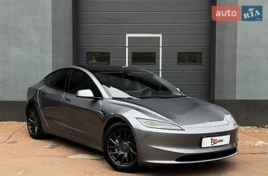 Tesla Model 3  2024