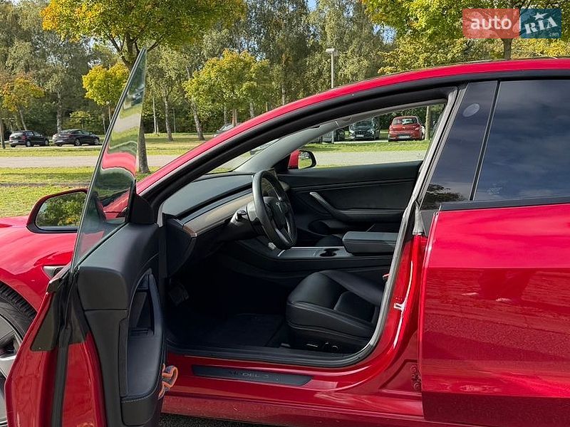 Седан Tesla Model 3 2021 в Одесі