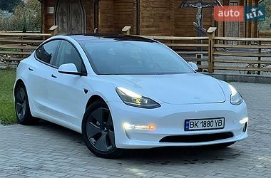 Tesla Model 3  2021