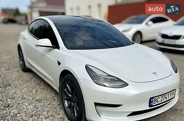 Tesla Model 3  2021