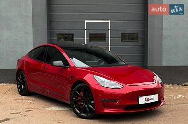 Tesla Model 3  2021