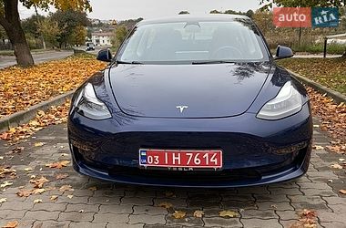 Tesla Model 3  2022