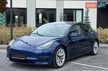 Tesla Model 3  2021