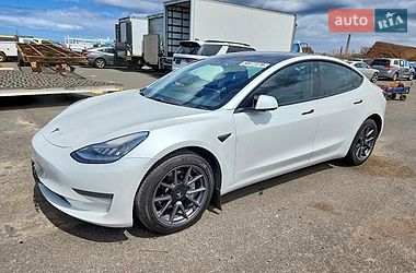 Tesla Model 3  2021