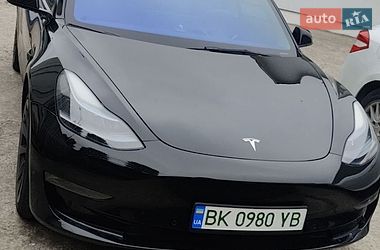 Tesla Model 3  2022