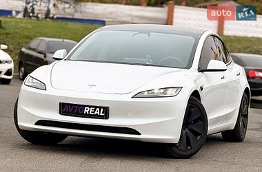 Tesla Model 3  2025