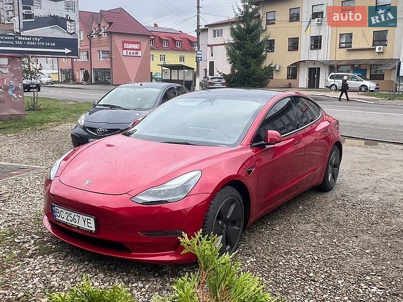 Седан Tesla Model 3 2022 в Самборе