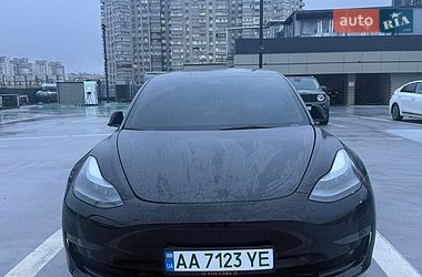 Tesla Model 3  2022