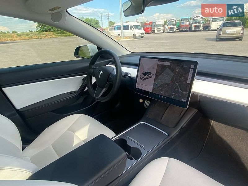 Седан Tesla Model 3 2021 в Днепре