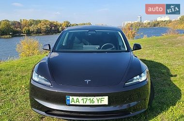 Tesla Model 3  2024