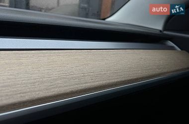 Седан Tesla Model 3 2021 в Львове