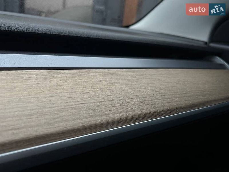 Седан Tesla Model 3 2021 в Львове