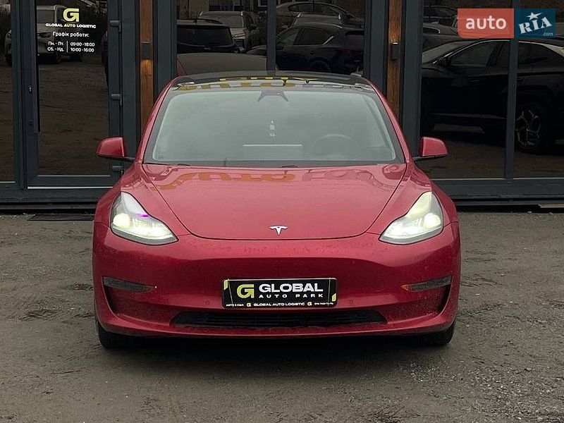 Седан Tesla Model 3 2021 в Львове