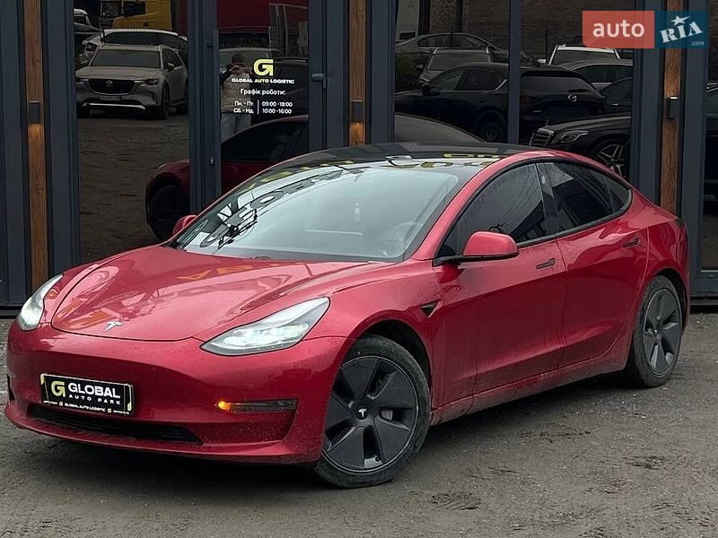 Седан Tesla Model 3 2021 в Львове