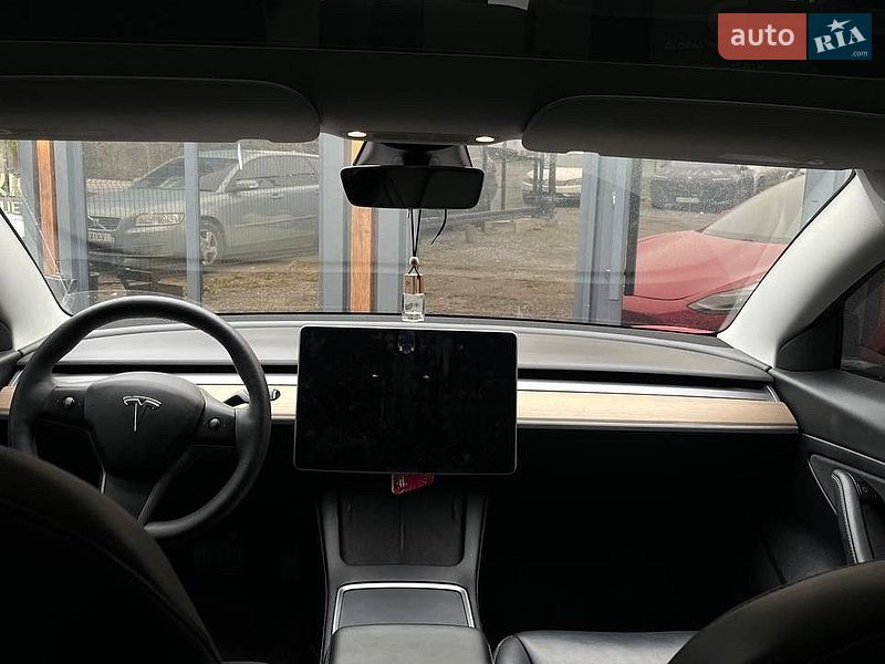 Седан Tesla Model 3 2021 в Львове