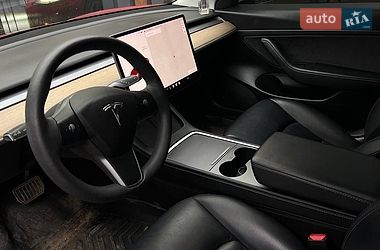 Седан Tesla Model 3 2021 в Львове