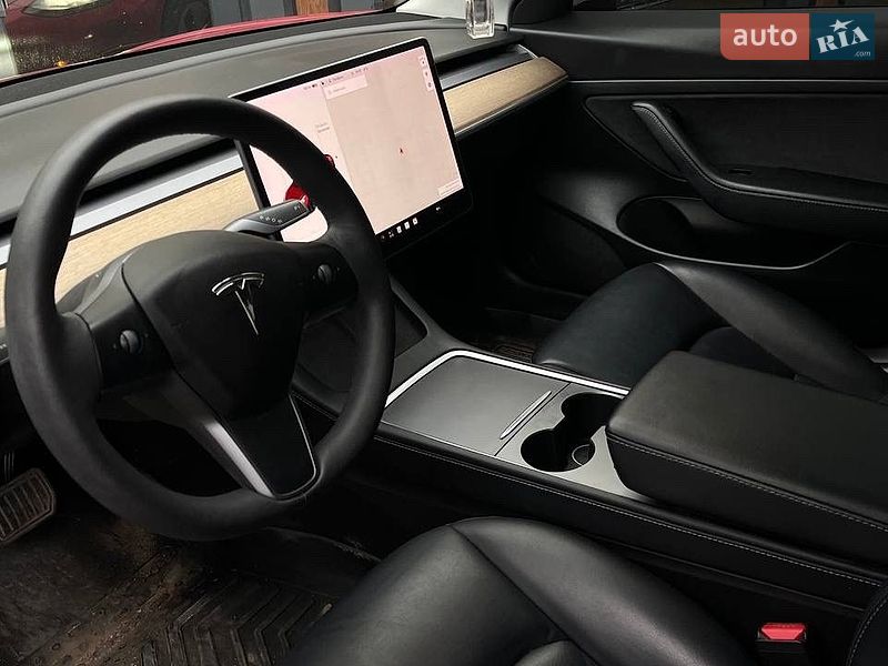 Седан Tesla Model 3 2021 в Львове
