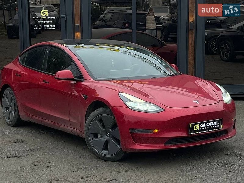 Седан Tesla Model 3 2021 в Львове