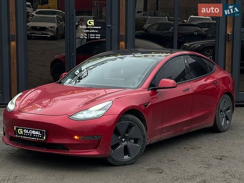 Седан Tesla Model 3 2021 в Львове