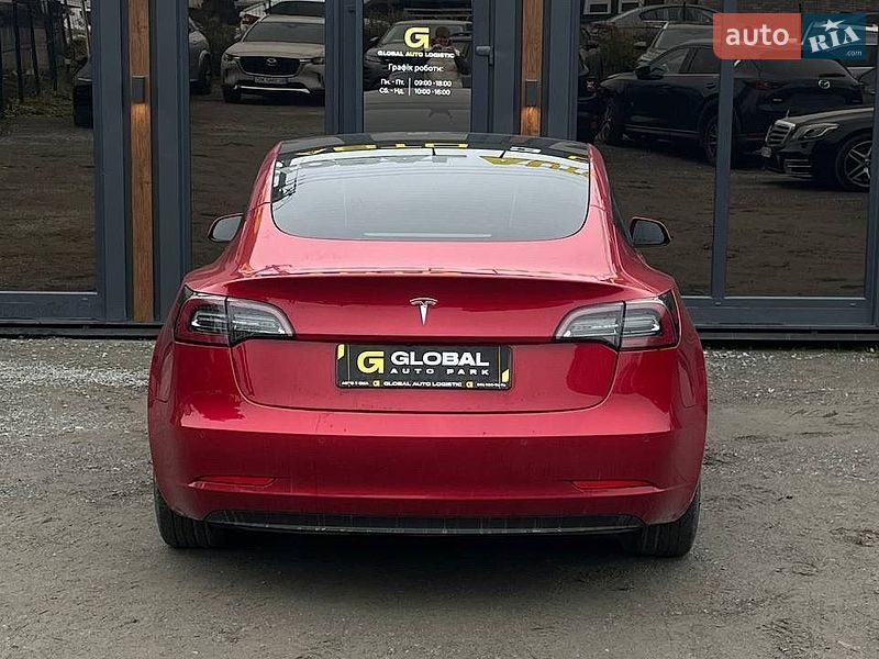 Седан Tesla Model 3 2021 в Львове