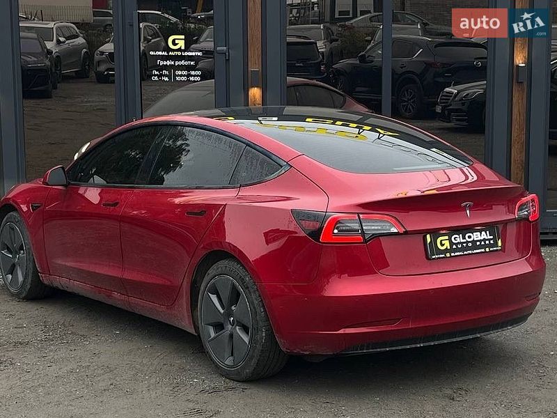 Седан Tesla Model 3 2021 в Львове