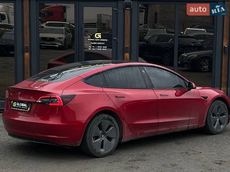 Седан Tesla Model 3 2021 в Львове