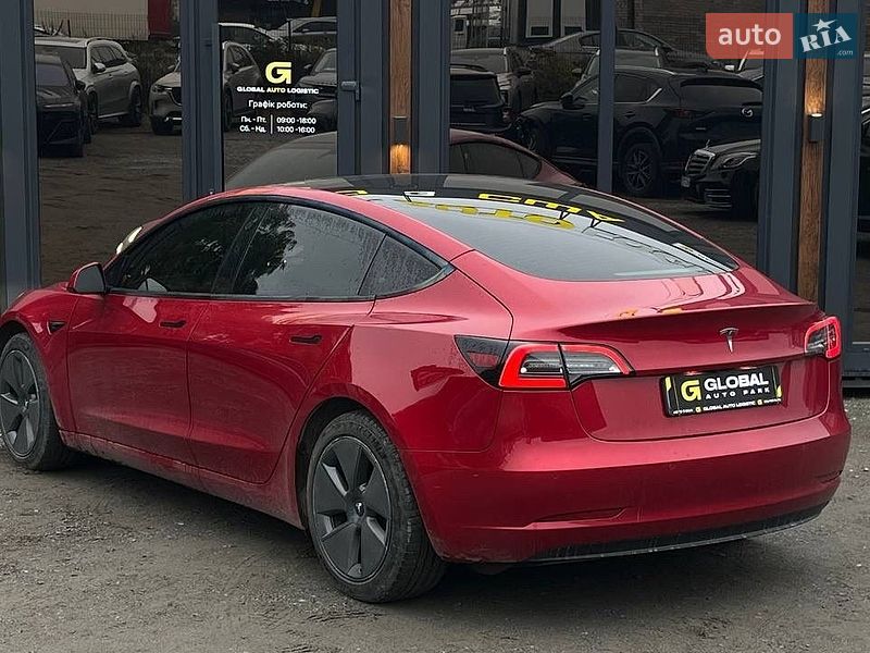 Седан Tesla Model 3 2021 в Львове