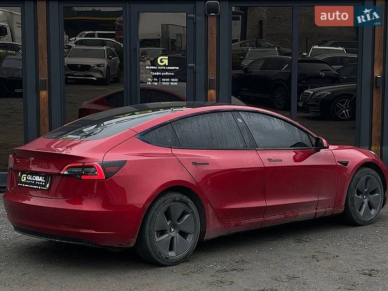 Седан Tesla Model 3 2021 в Львове