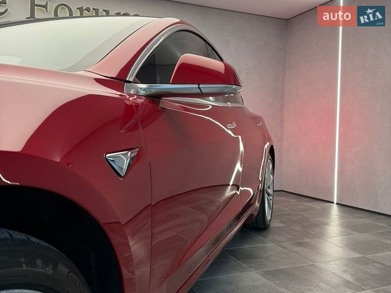 Седан Tesla Model 3 2018 в Одесі