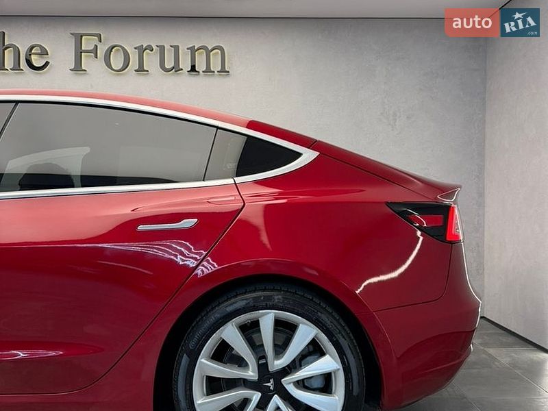 Седан Tesla Model 3 2018 в Одесі
