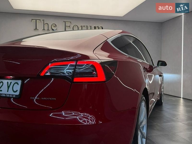 Седан Tesla Model 3 2018 в Одесі