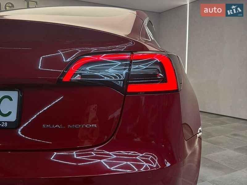 Седан Tesla Model 3 2018 в Одесі