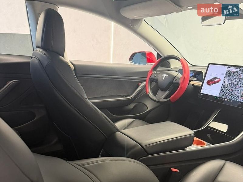 Седан Tesla Model 3 2018 в Одесі