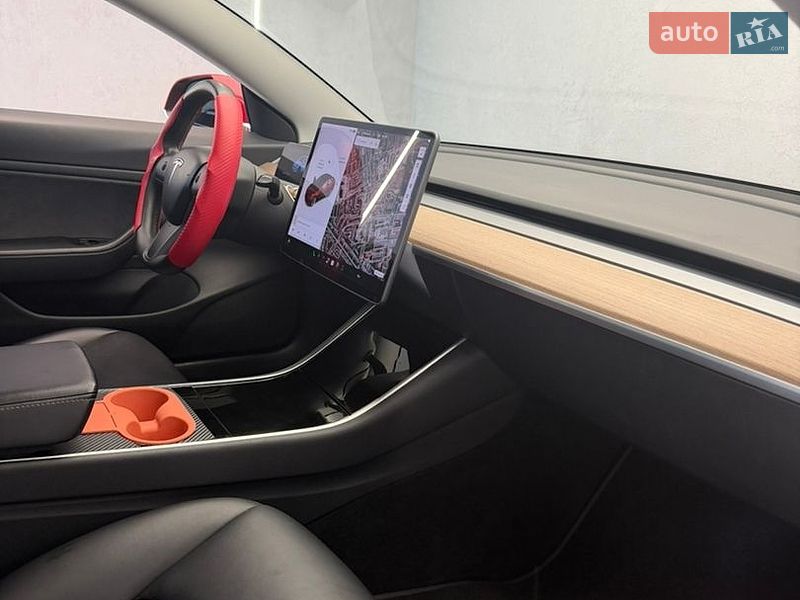 Седан Tesla Model 3 2018 в Одесі