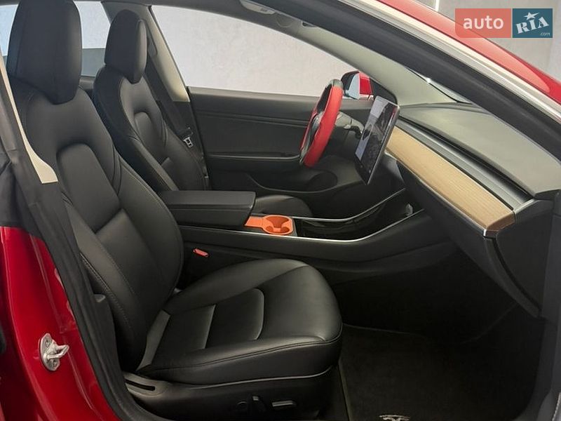 Седан Tesla Model 3 2018 в Одесі