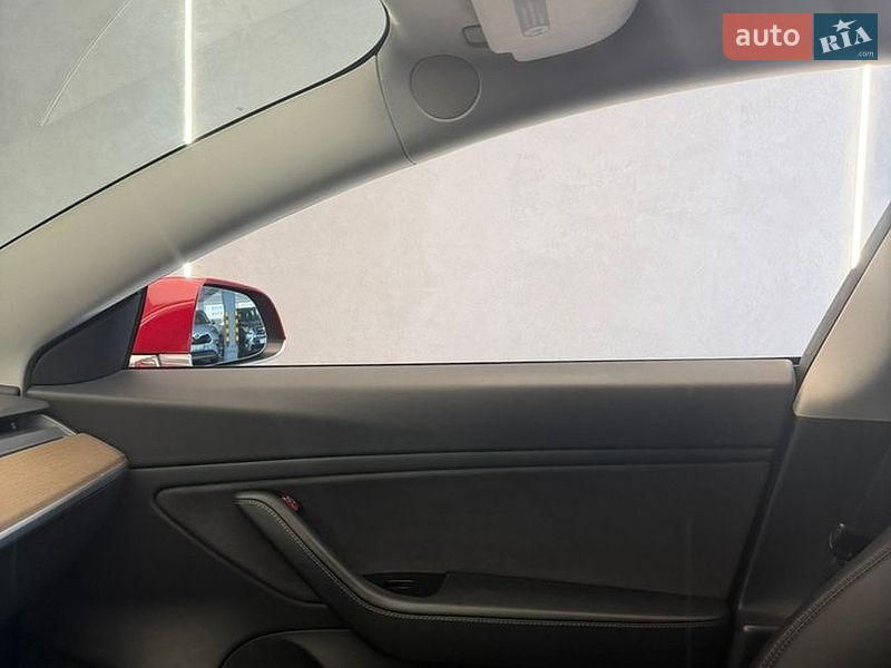 Седан Tesla Model 3 2018 в Одесі