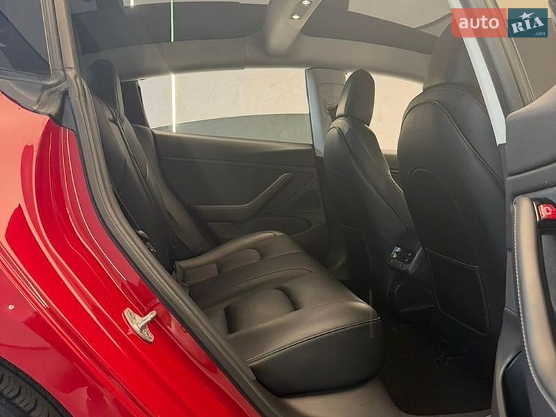 Седан Tesla Model 3 2018 в Одесі