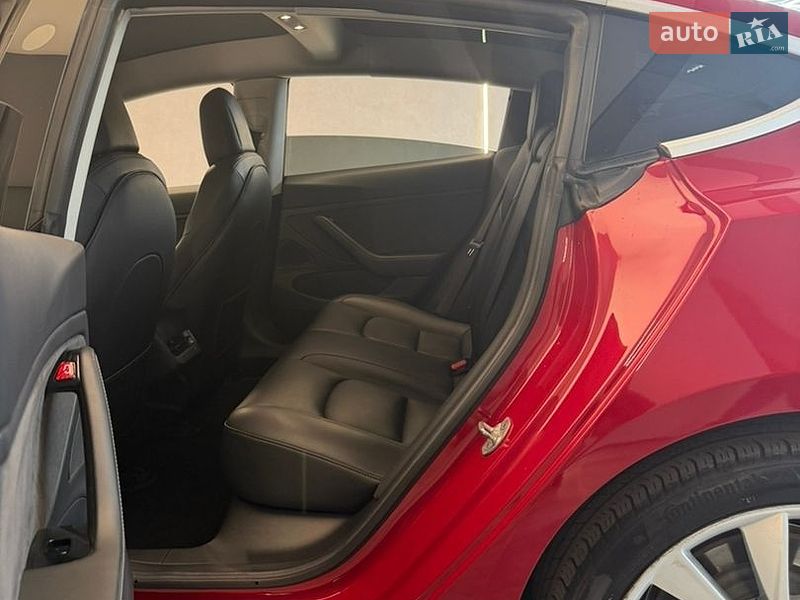 Седан Tesla Model 3 2018 в Одесі