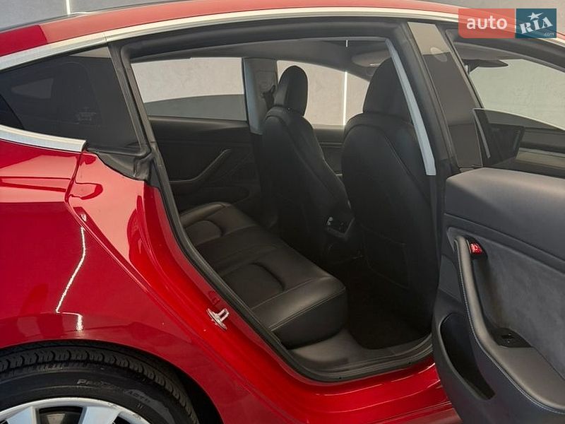 Седан Tesla Model 3 2018 в Одесі