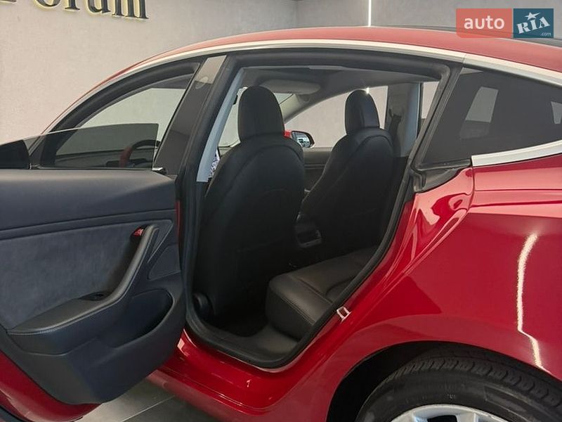 Седан Tesla Model 3 2018 в Одесі