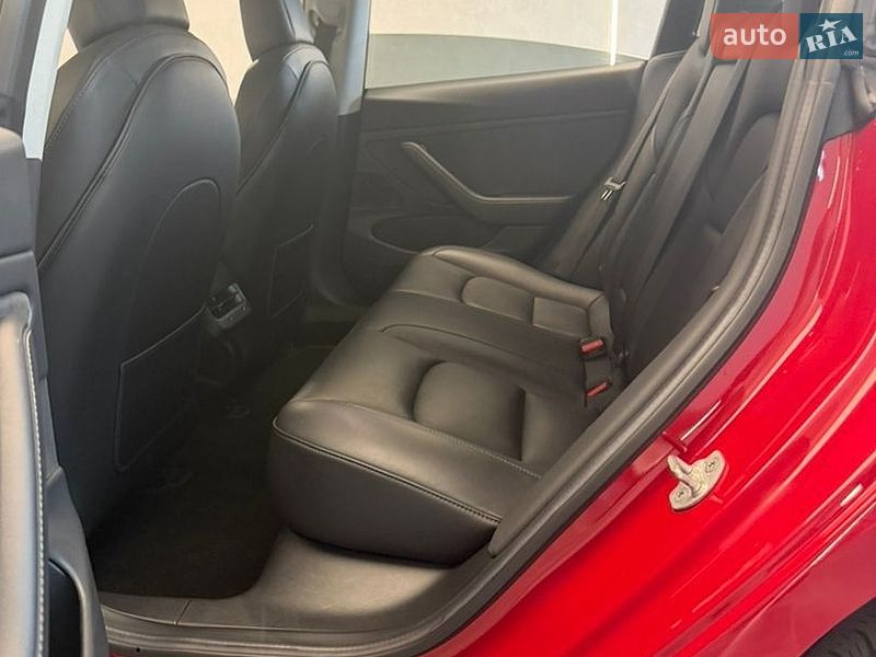 Седан Tesla Model 3 2018 в Одесі