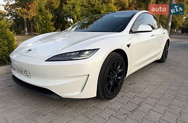 Tesla Model 3  2024