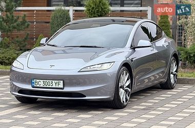 Tesla Model 3  2025