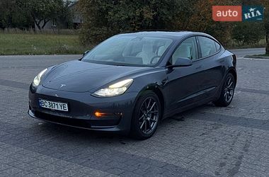 Tesla Model 3  2022