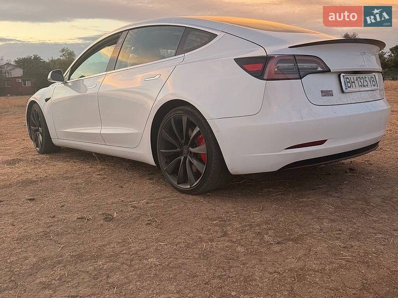 Tesla Model 3 2020