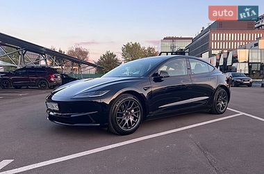 Tesla Model 3  2023